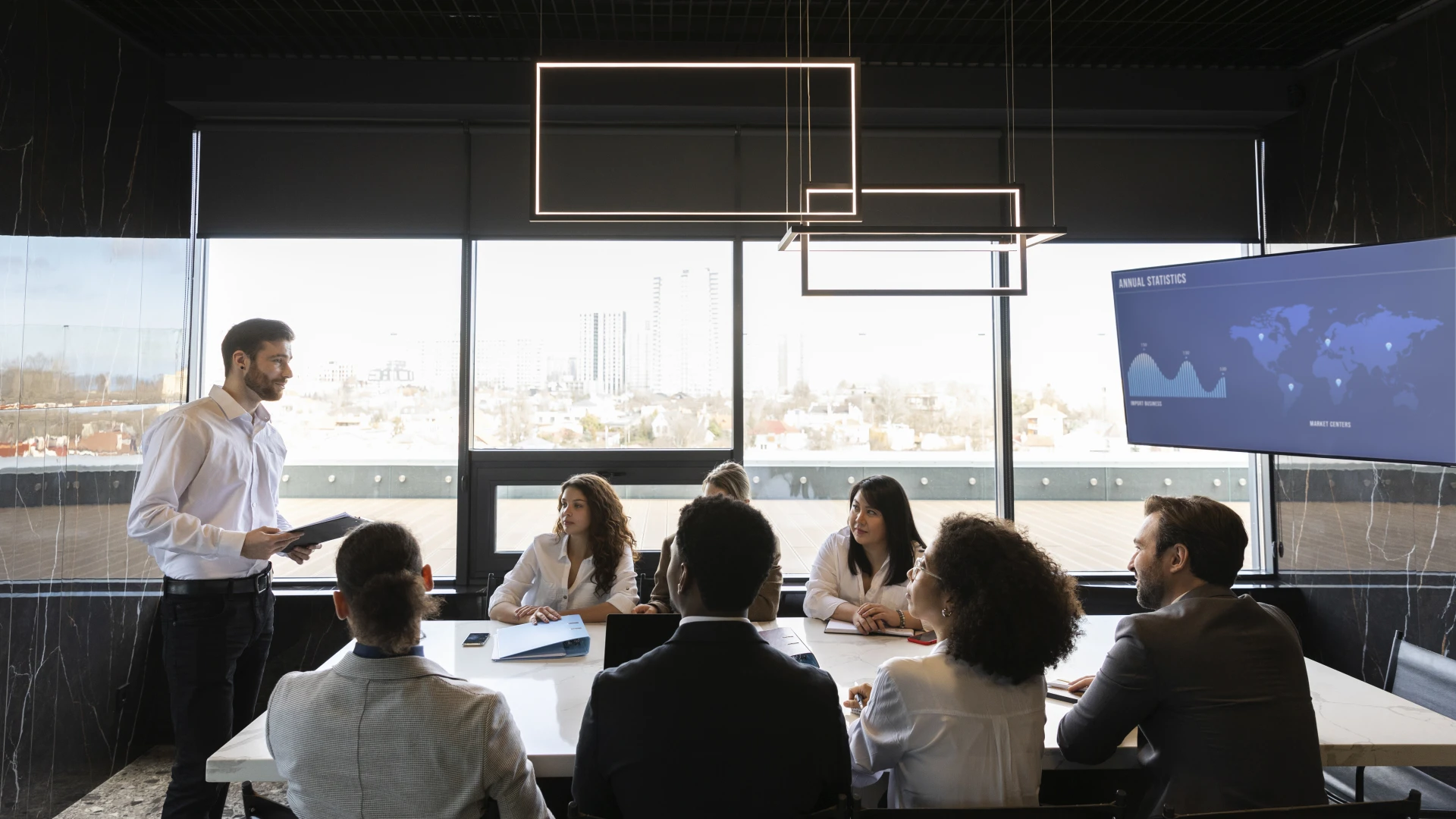 https://ss-static-001.esmsv.com/r/content/host1/205231e9fc7f9293c8b353894b673093/editor/people-taking-part-business-event.webp