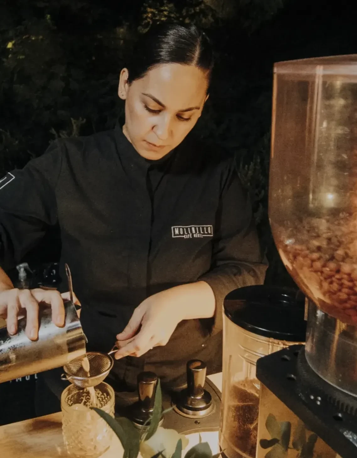 Latte Art in Herzform, zubereitet mit Spezialitätenkaffee