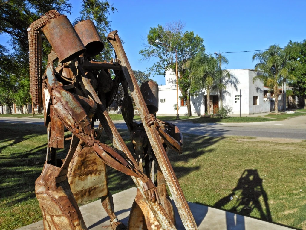 Monumento que recuerda de gesta de las mujeres esposas de los obreros ferroviarios