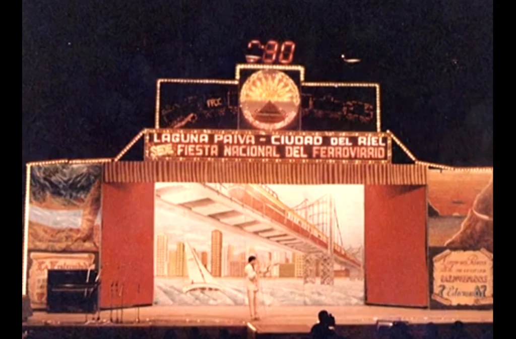 Una postal que quedará en el corazón de los paivenses... Fotografía del escenario de la 5ta Edición de la Fiesta Nacional del Ferroviario