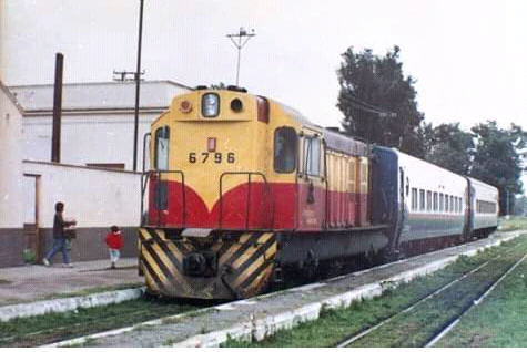 Tren de Pasajeros Laguna Paiva - Santa Fe en la estación Laguna Paiva 1990