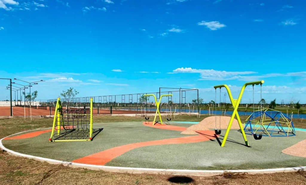 Plaza de juegos vida club de campo