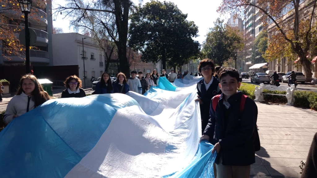 4-BANDERAZO-25-TT.webp
