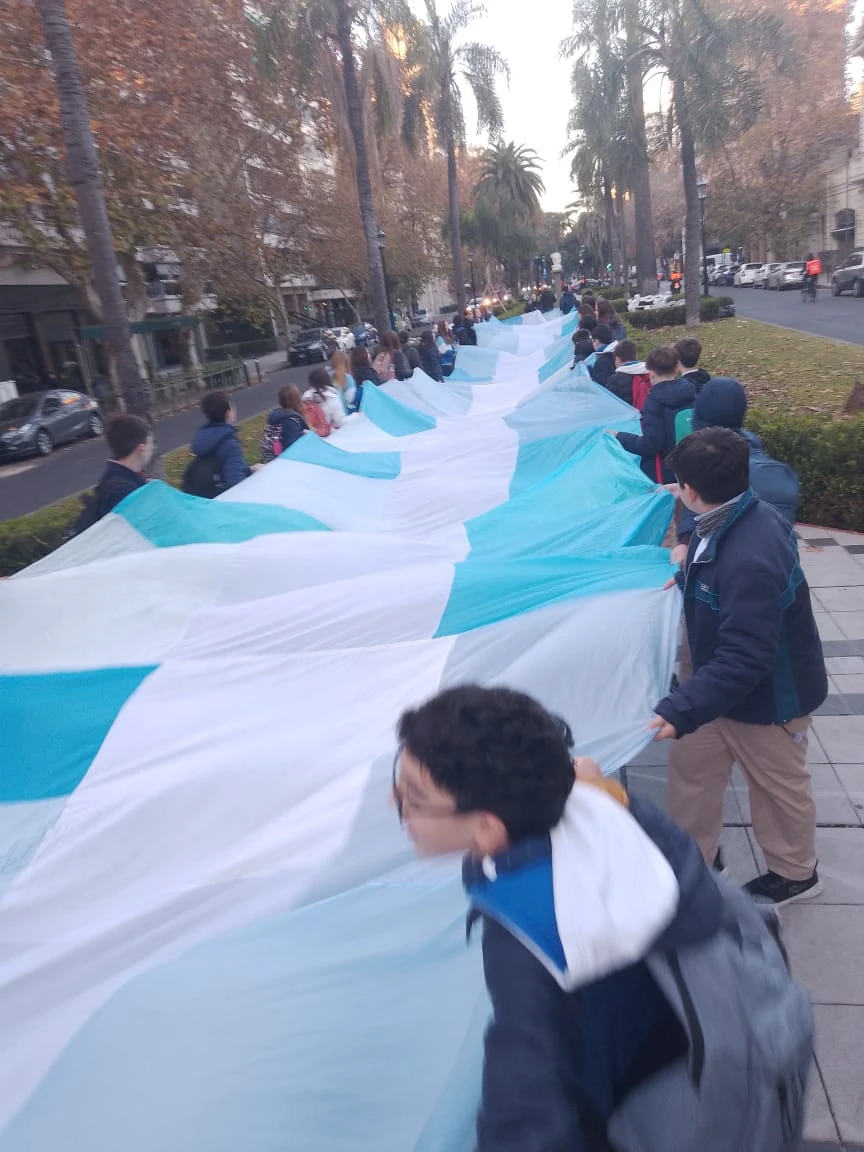 7-BANDERAZO-25TM.webp
