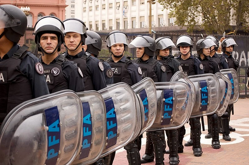 El Gobierno Aumenta los Salarios de las Fuerzas de Seguridad