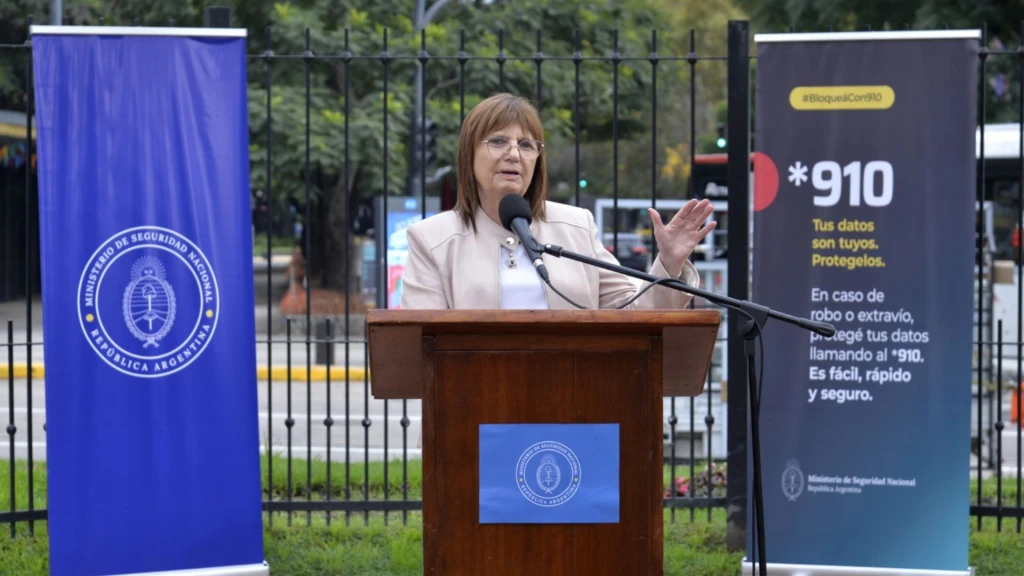 Relanzan la línea 910 para bloquear celulares robados en todo el país