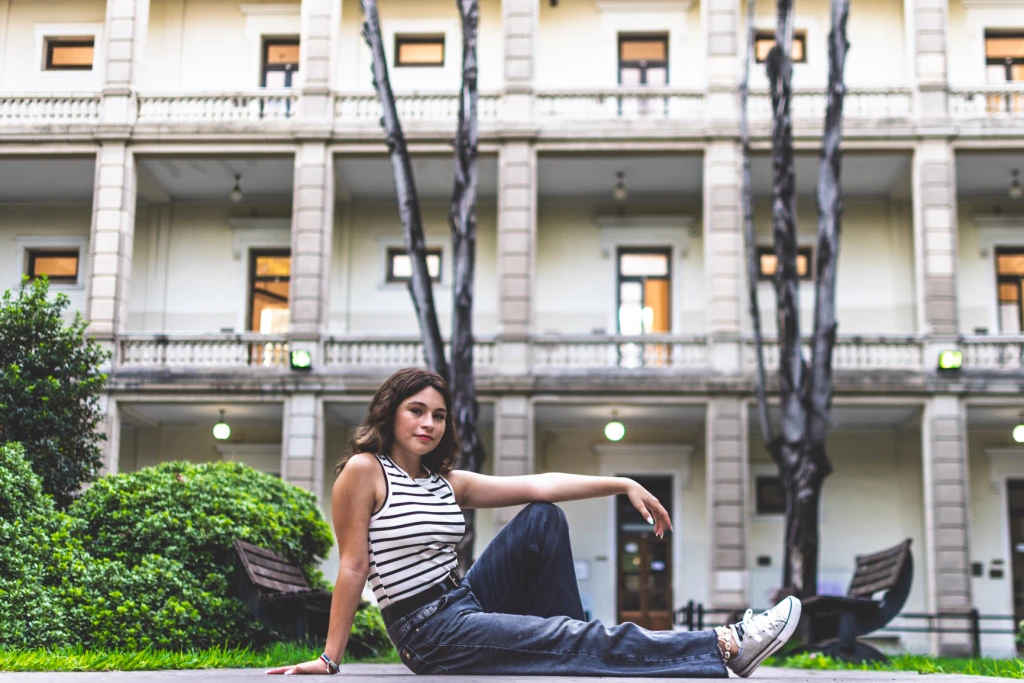 Simona Book