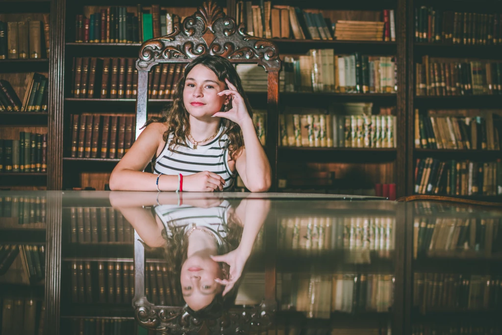 Simona Book
