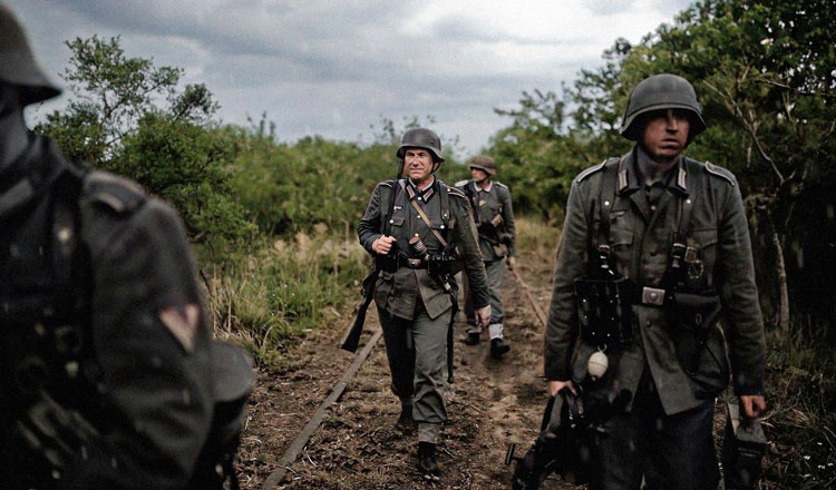 gonzalo-diaz-actor-soldado-caminando.webp