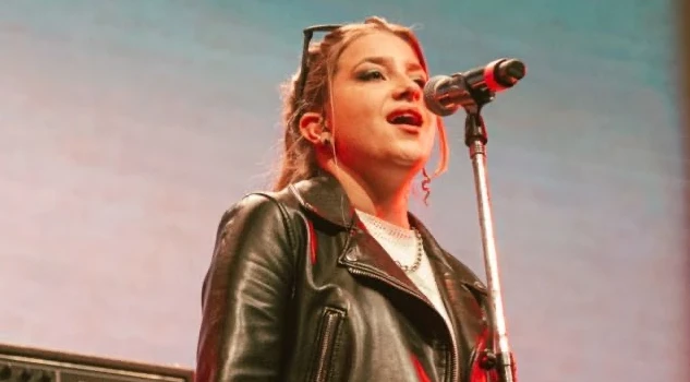 🌟 Luz Martin se viene con todo: show “casi desenchufado” y adelanto de su primer disco