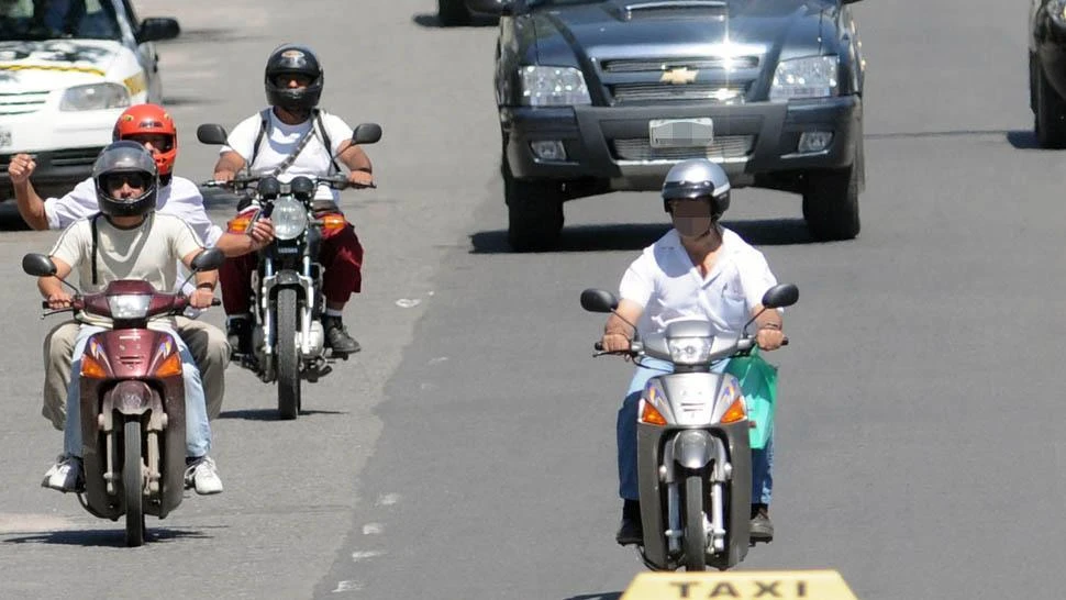 ¿Andás en moto por Tucumán? Todo lo que tenés que saber para manejar seguro