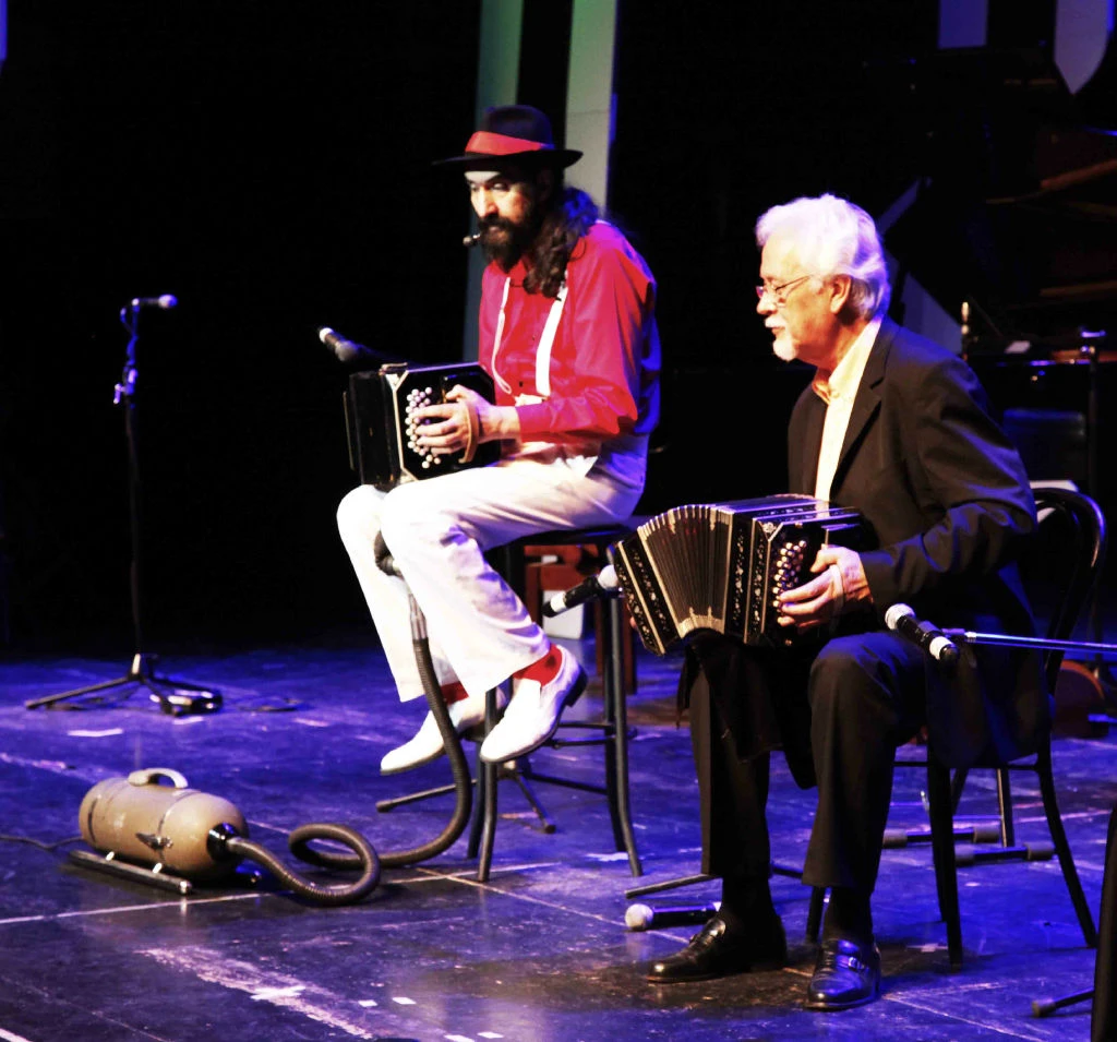 hugoconwalterriosastral2012br.webp