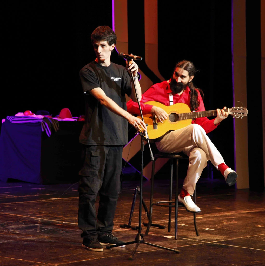 lucasyhugoteatroastral2012br.webp