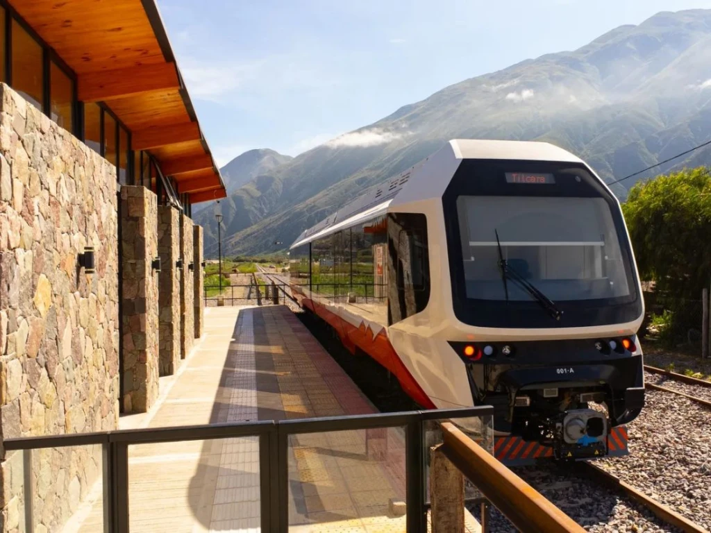 54767-otra-vez-la-salida-del-tren-solar-suspendida-hubo-poca-demanda-de-pasajes.webp