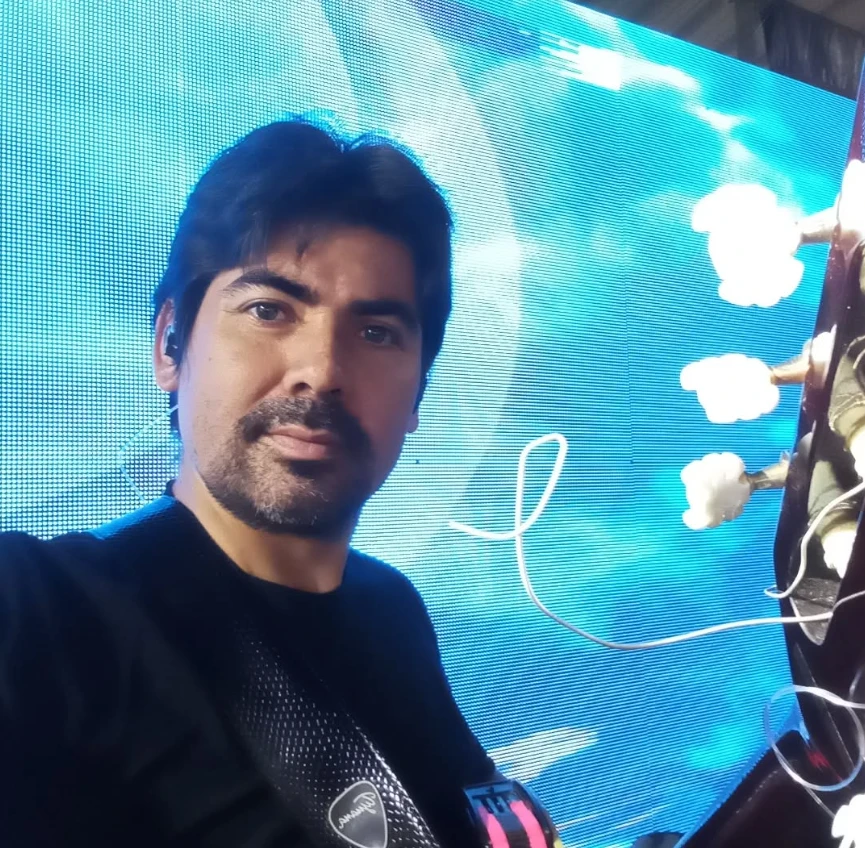 Ramiro Maza - Productor musical, guitarrista y compositor argentino.