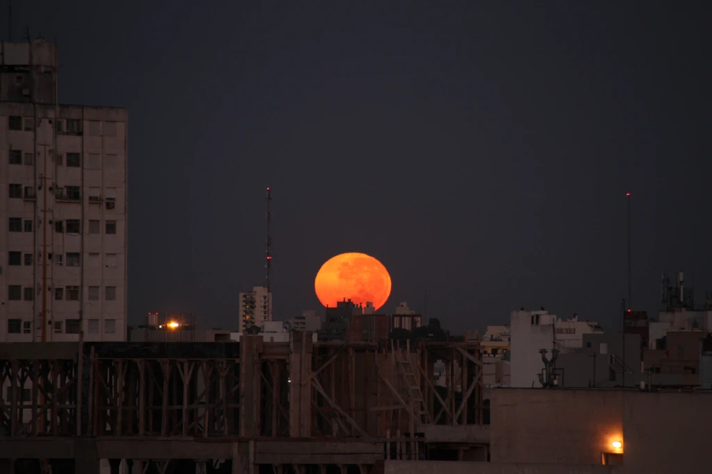Luna Roja