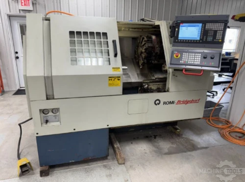 Torno Bridgeport Romi en piso de producci&oacute;n