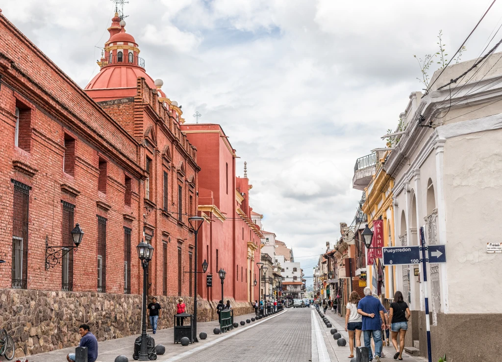 CIUDAD DE SALTA. PASEO DE LA FE.