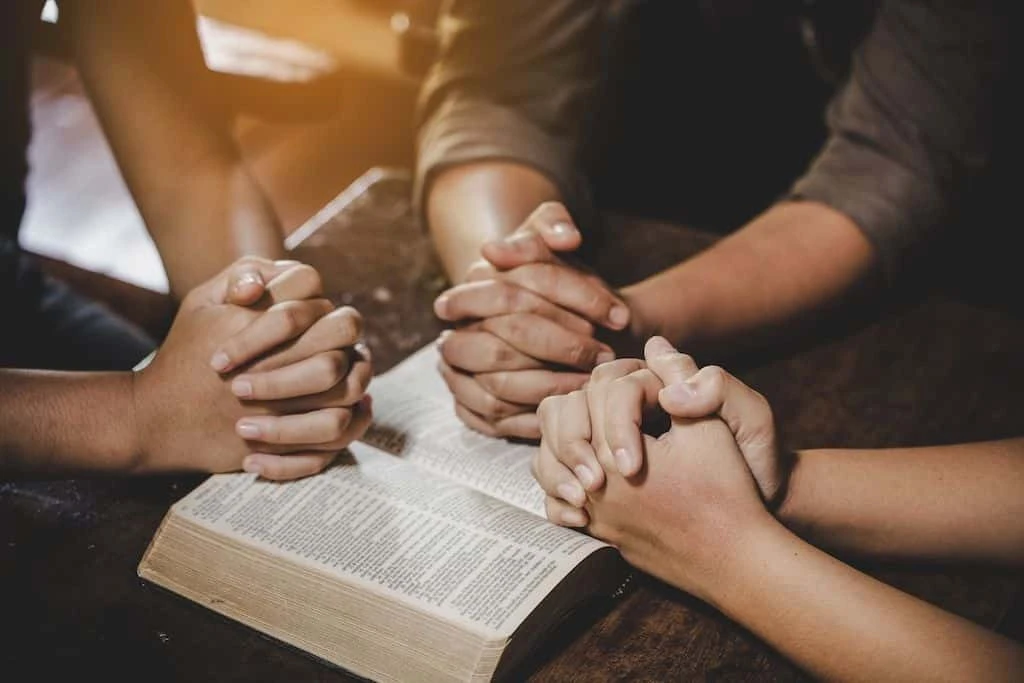 Cinco claves para vivir la fe en familia Cinco claves para vivir la fe en familia