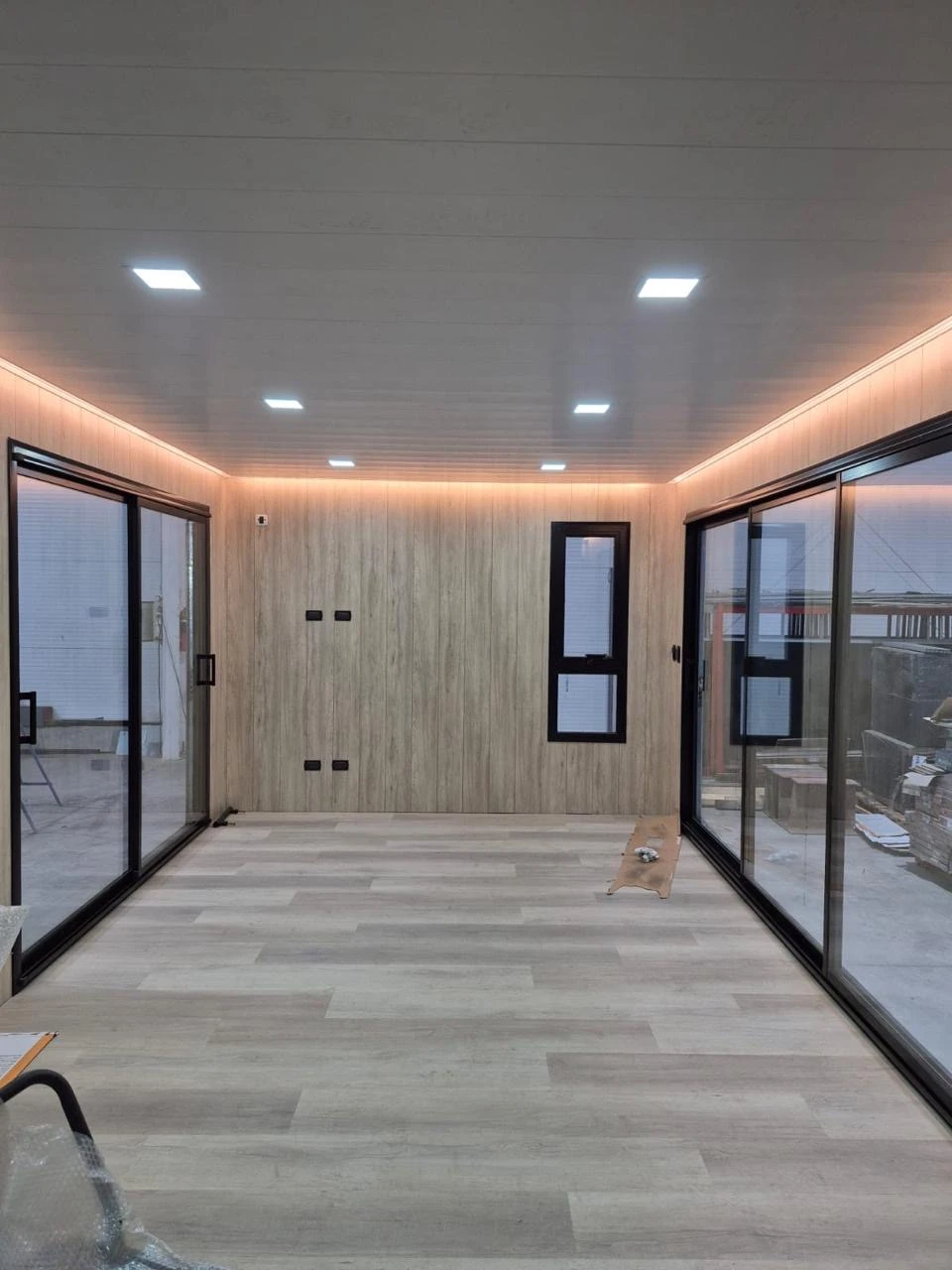 interior con luminaria