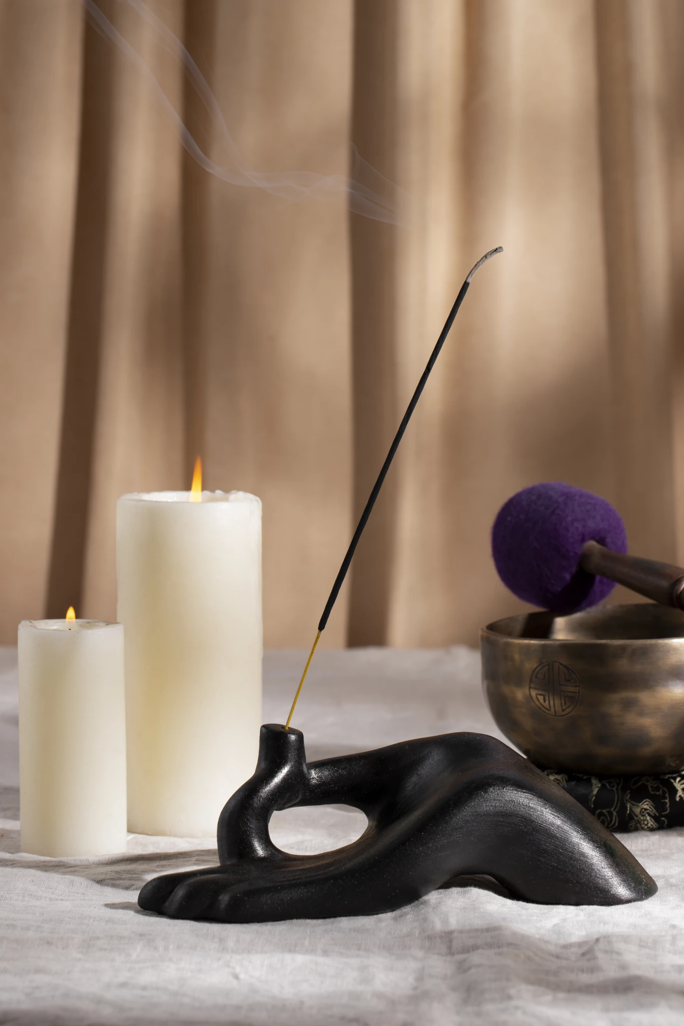 meditacion-y-tranquilidad-con-estatuilla-de-buda.webp