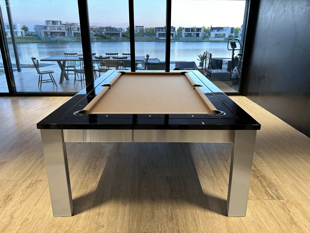 Combinación de acero y madera laqueada lisa brillante