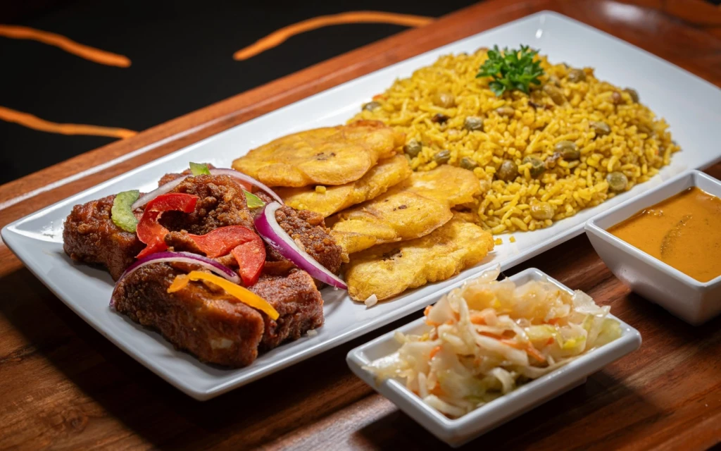 haiti-cuisine-haitienne--diri-kole-ak-pwa-classe-parmi-les-meilleurs-plats-au-monde-1732968053.webp