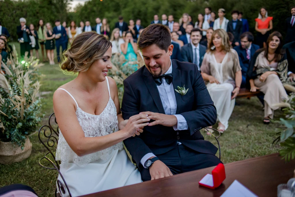 Los Novios intercambian alianzas